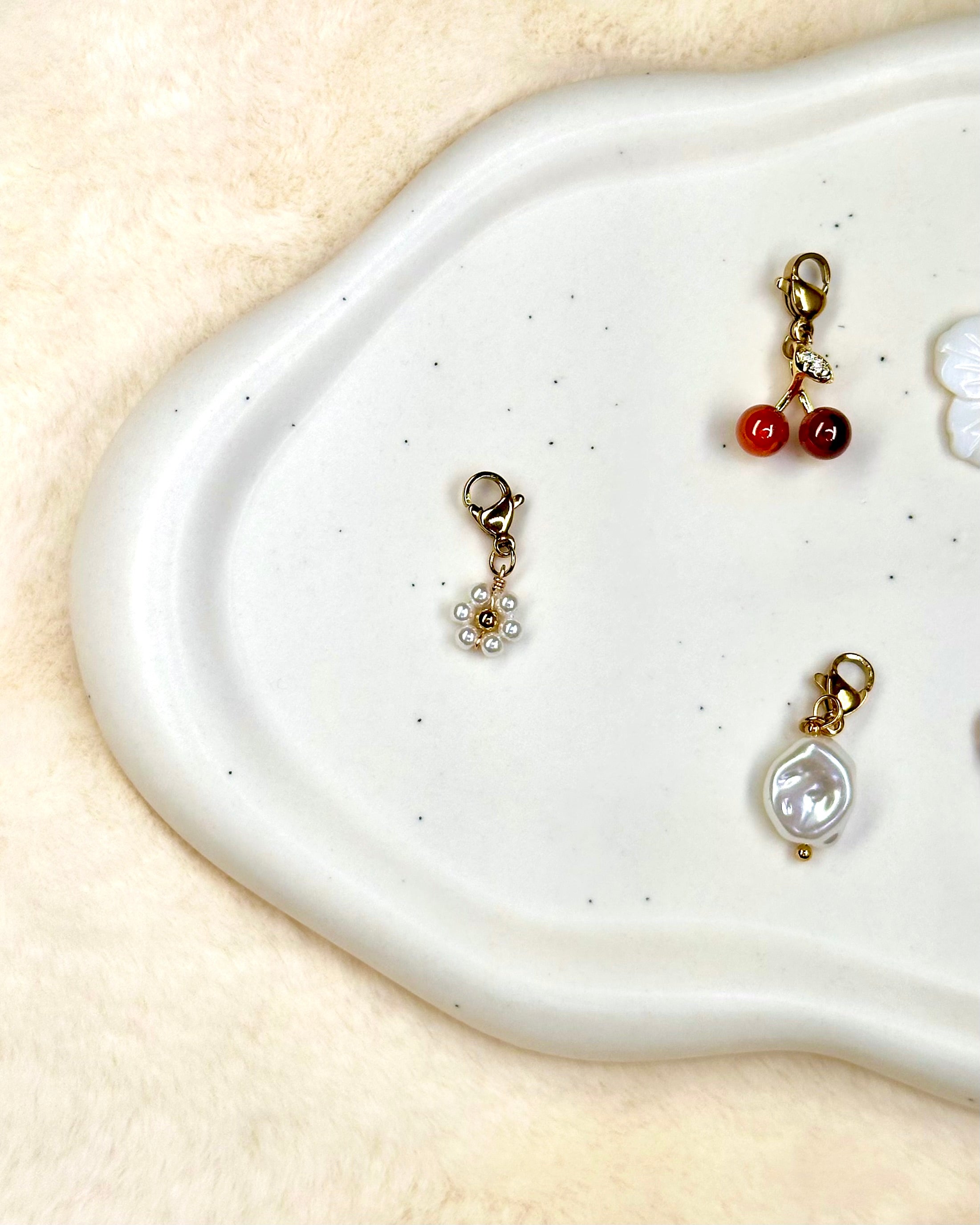 Pendentif Fleur Perlée 🌼