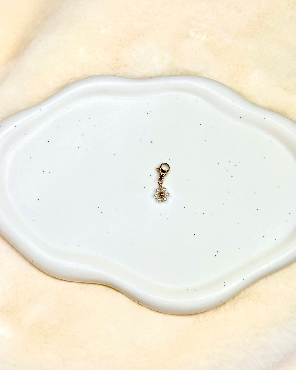 Pendentif Fleur Perlée 🌼